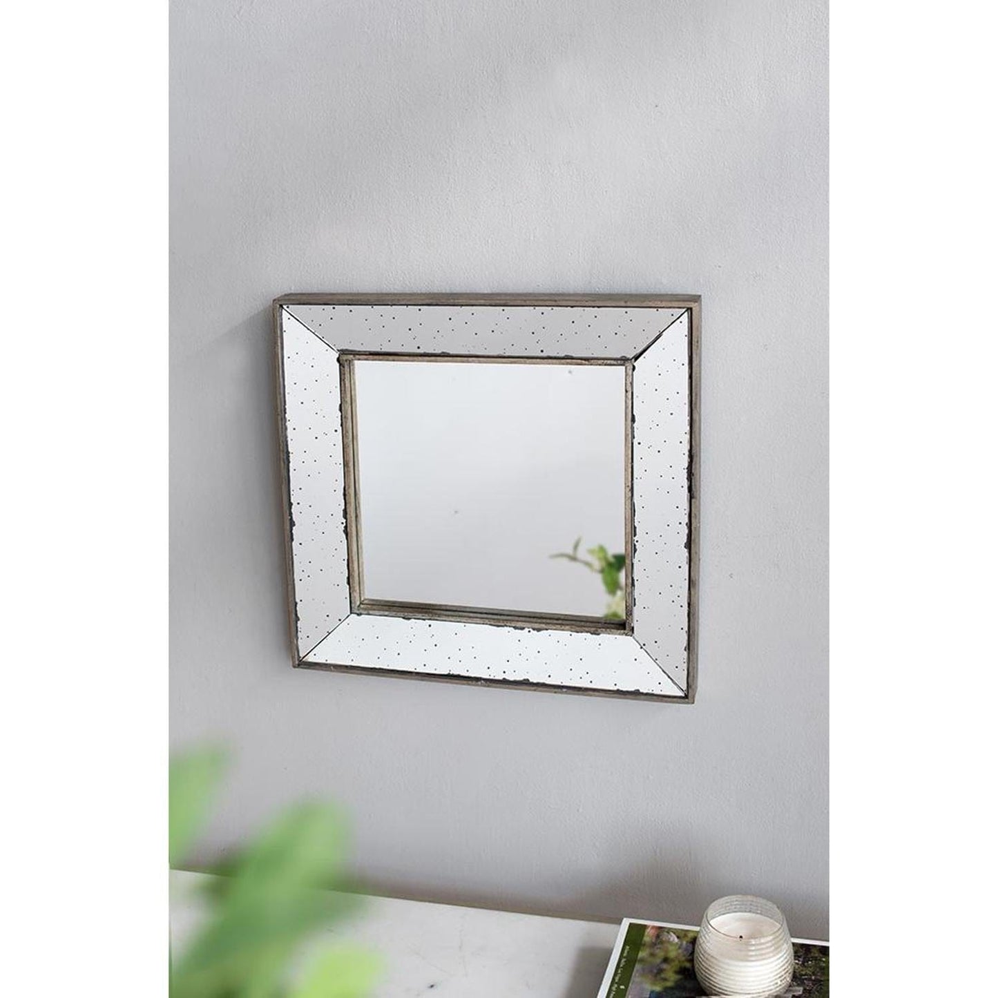 18" Wall Mounted Vintage Style Glass Frame Accent Mirror