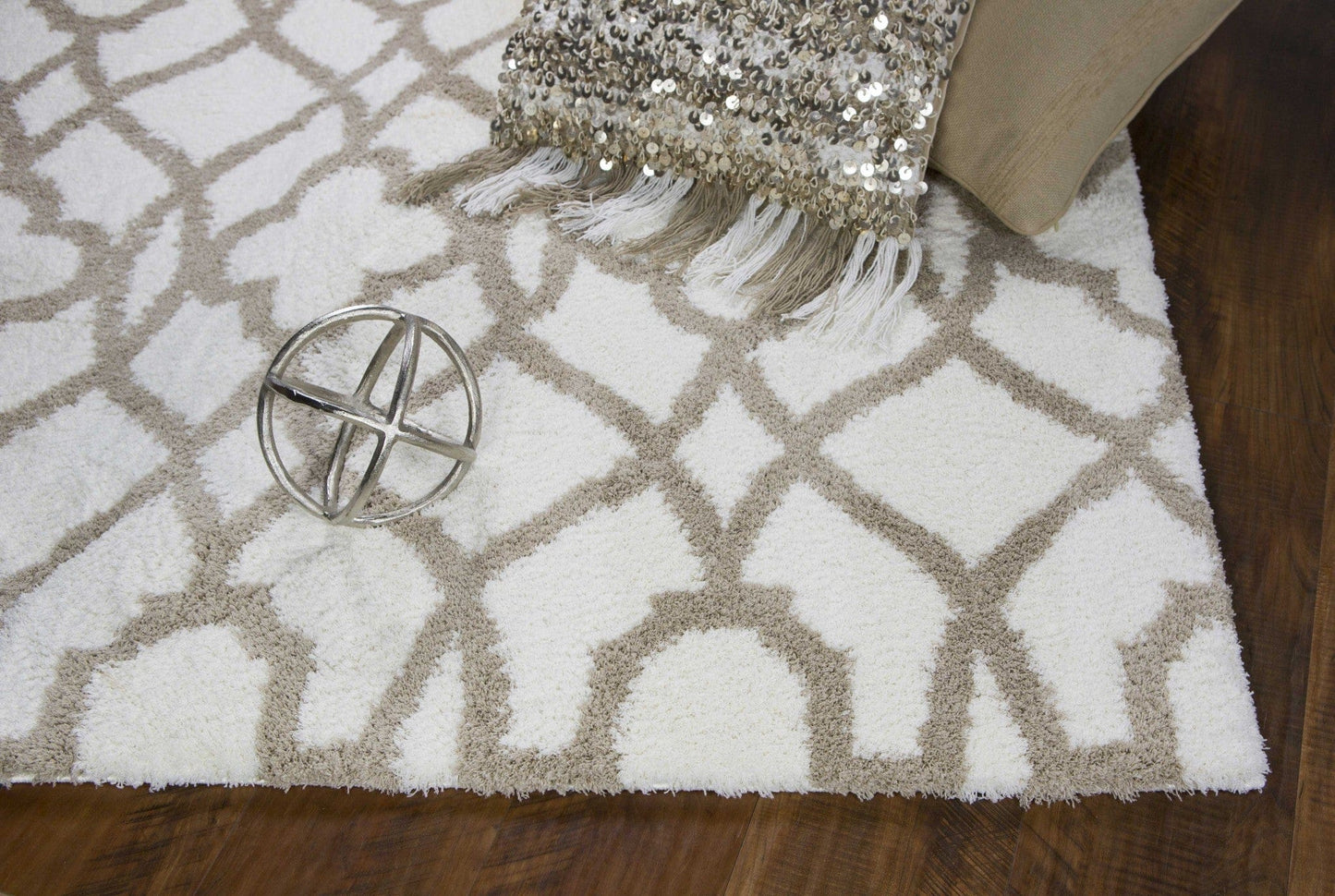 7 X 10 Microfiber Ivory Or Beige Area Rug