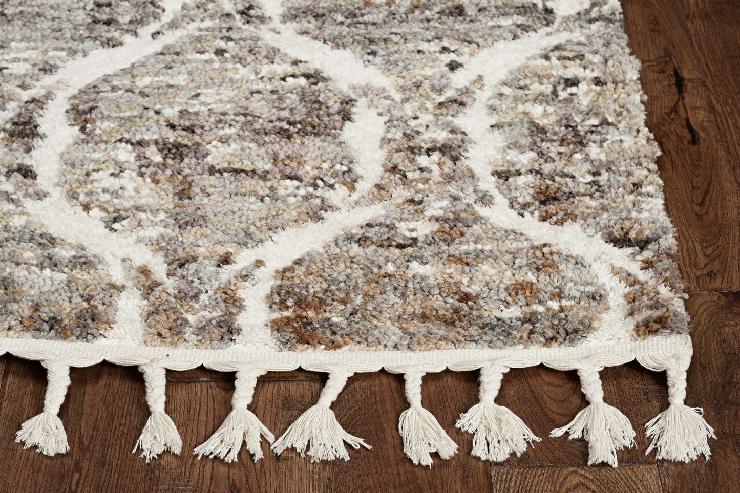 2' X 7' Grey Or Sand Wavy Line Runner Rug With Fringe