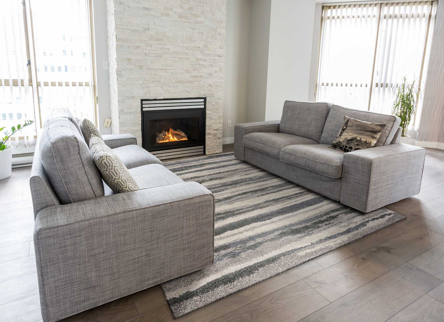 39 X 63  Grey Polypropylene Rug