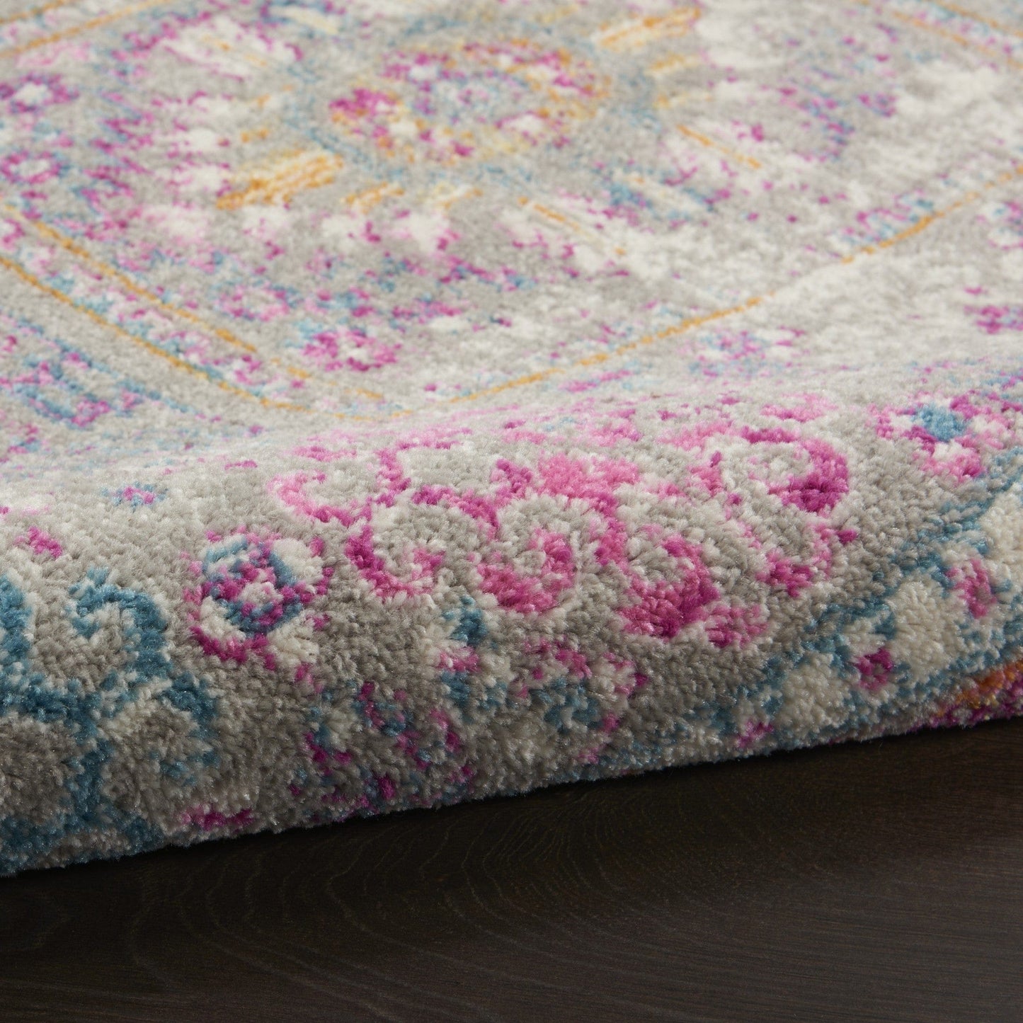 4’ X 6’ Gray Distressed Ornamental Area Rug