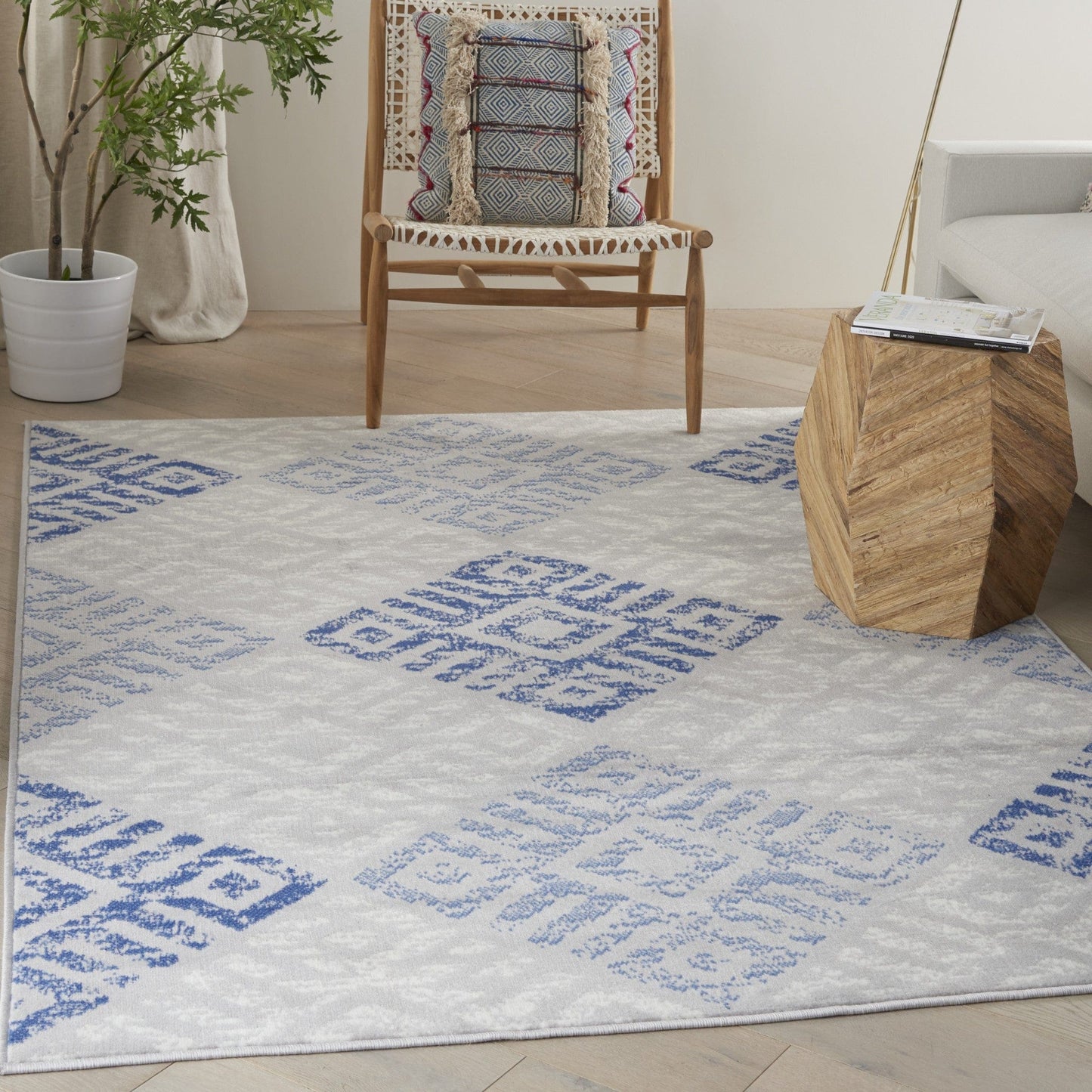 4’ X 6’ Gray And Blue Diamonds Area Rug