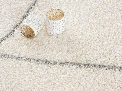 5’ X 8’ Ivory Modern Uneven Lattice Area Rug