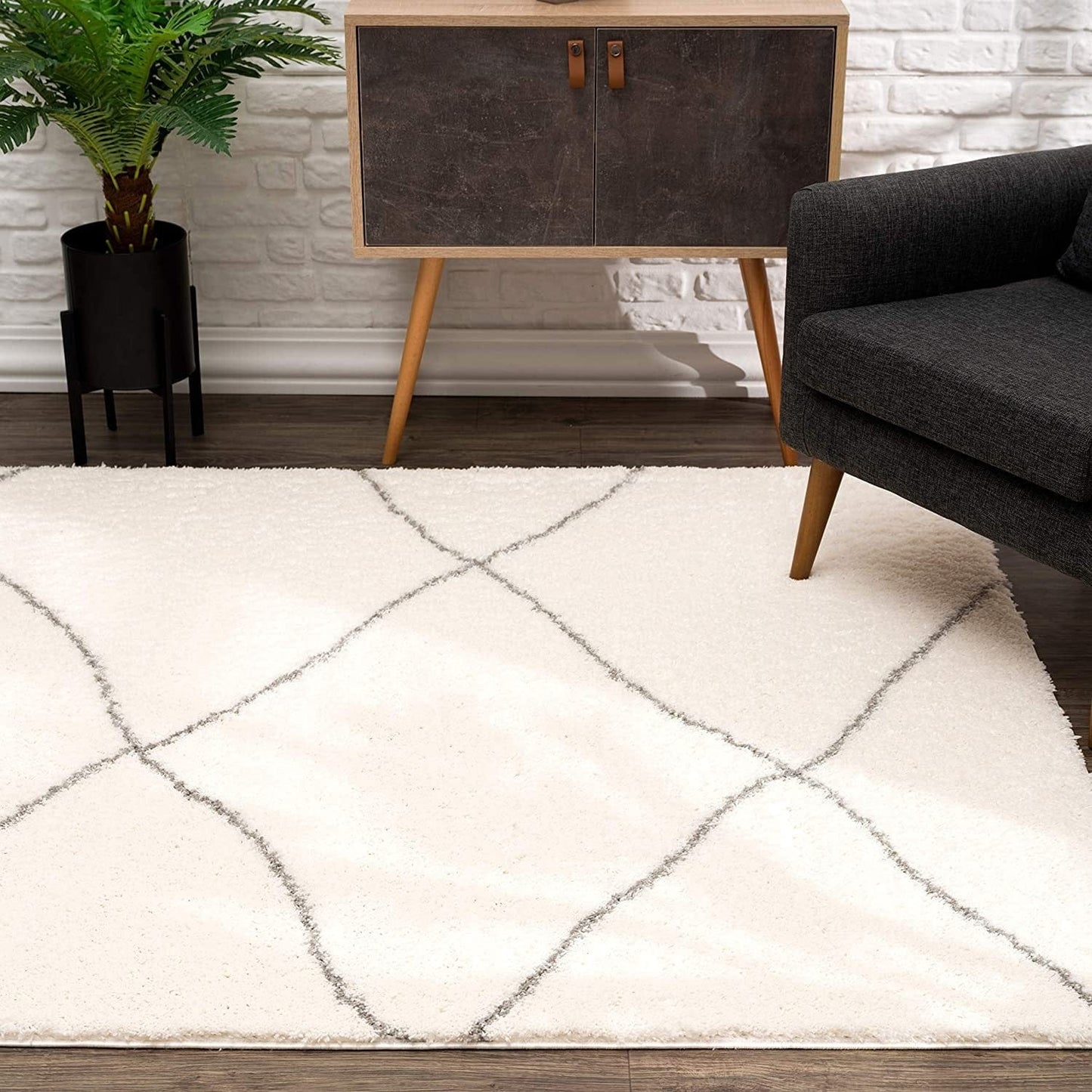 5’ X 8’ Ivory Modern Uneven Lattice Area Rug