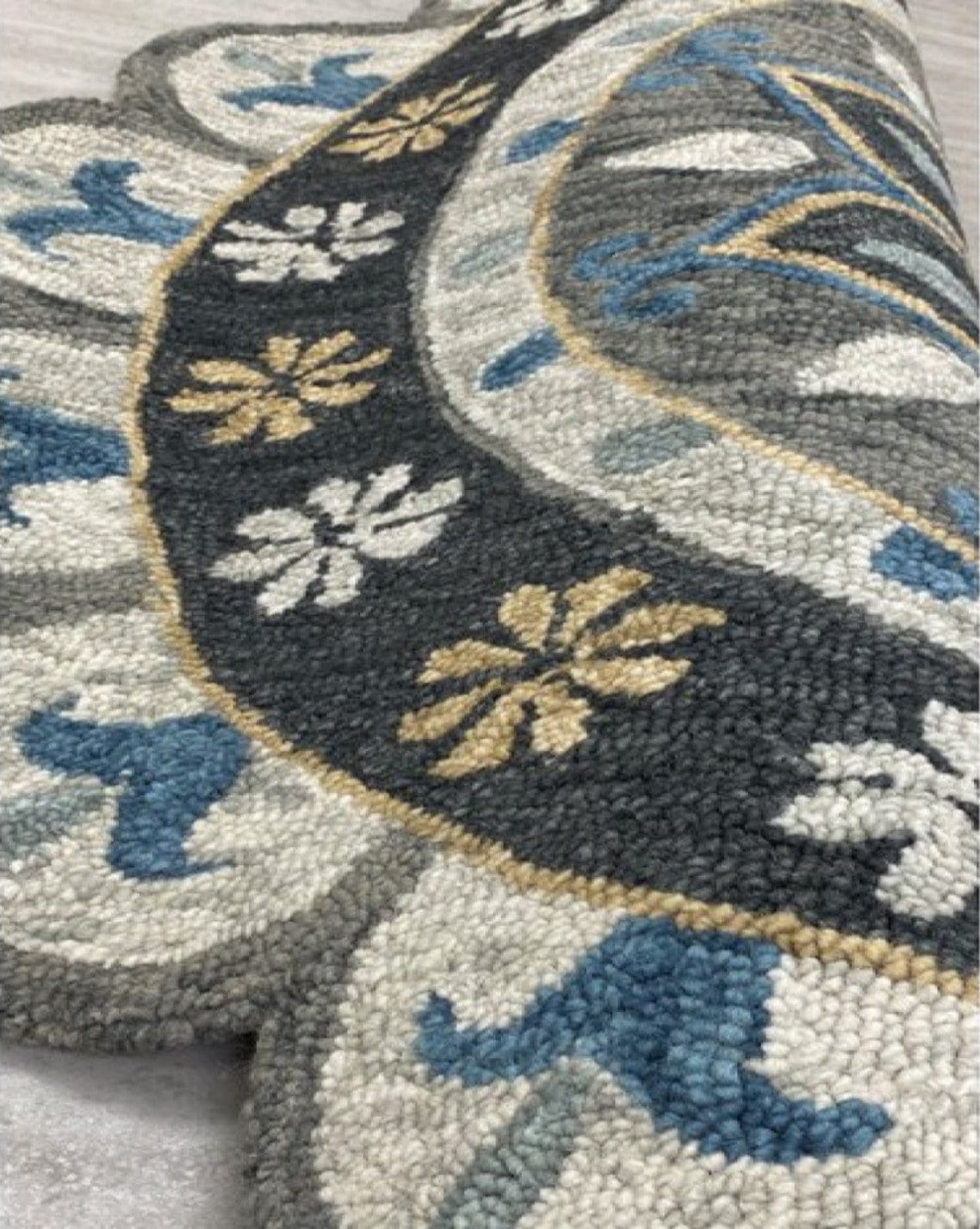 7’ Round Gray Border Floral Medallion Area Rug