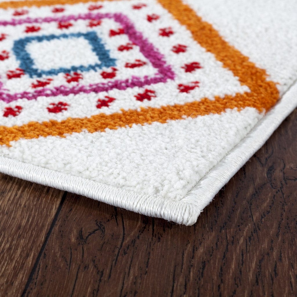 4’ x 6’ Red and White Diamonds Array Area Rug