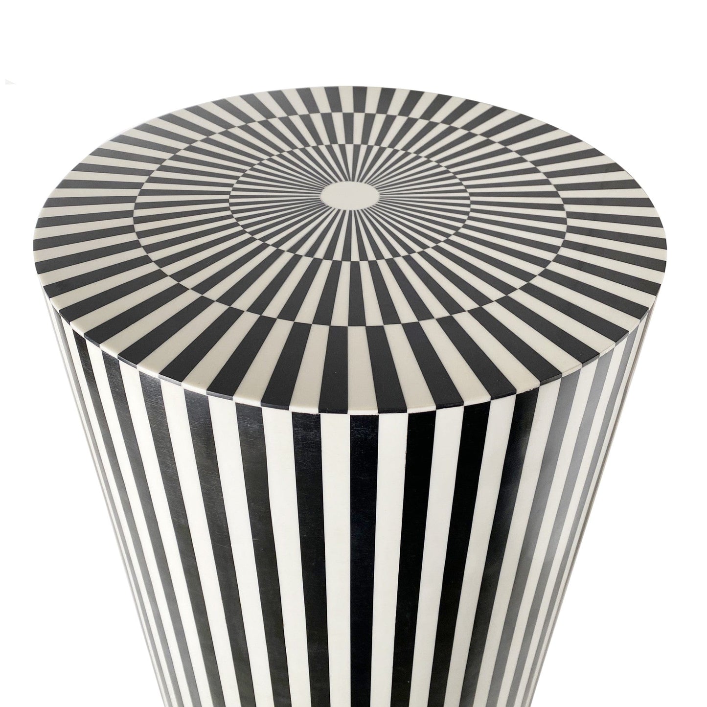 20" Mod Black And Ivory Resin Round End Table