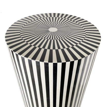 20" Mod Black And Ivory Resin Round End Table