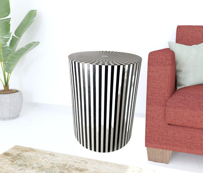 20" Mod Black And Ivory Resin Round End Table