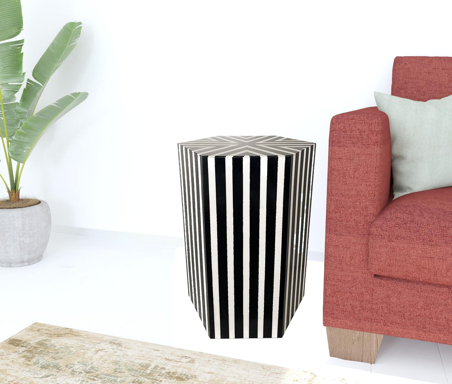 18" Mod Black And Ivory Resin Hexagon End Table