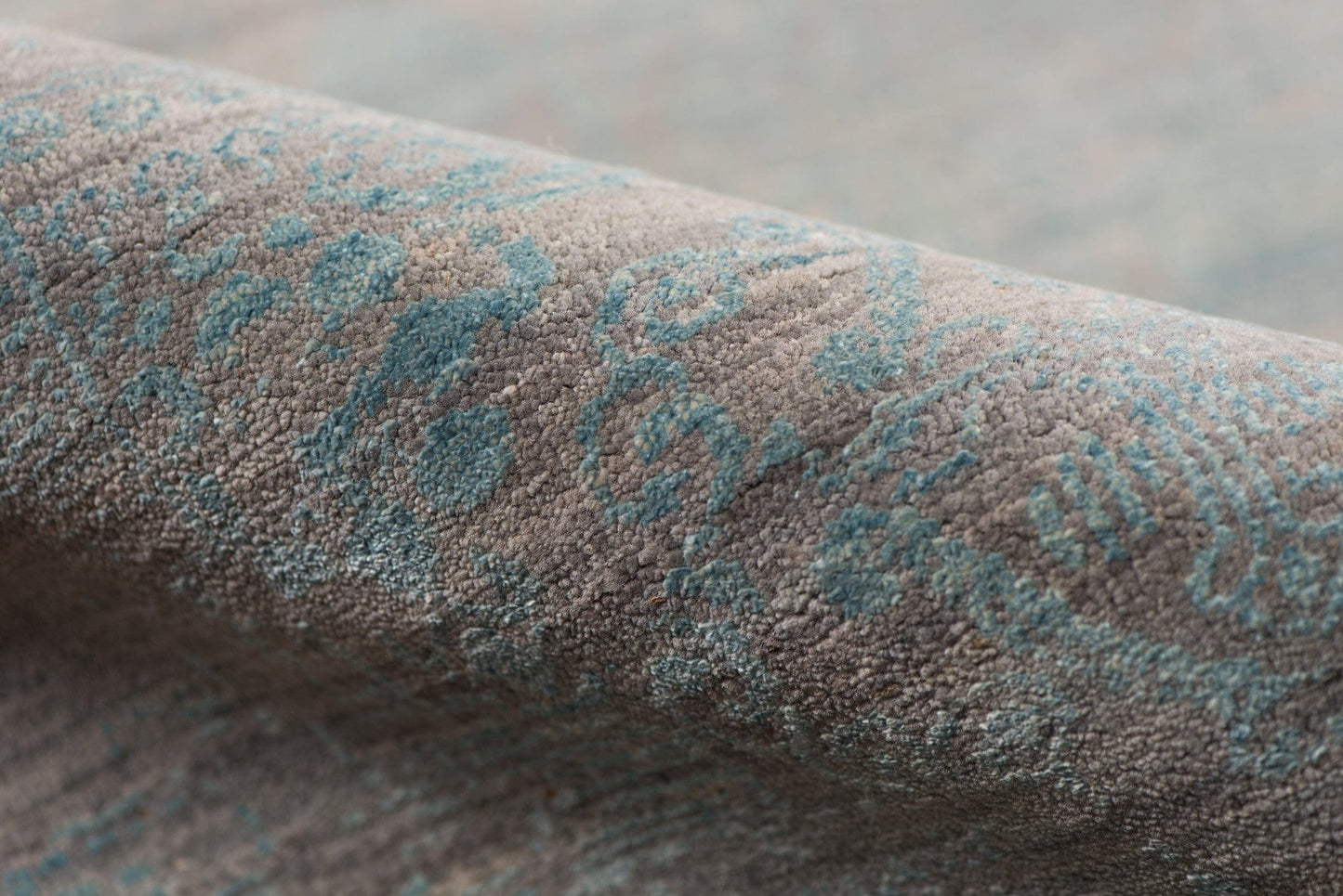 8' X 10' Gray Pearl And Silver New Zealand Lambs Wool Damask Hand Knotted Area Rug With Fringe