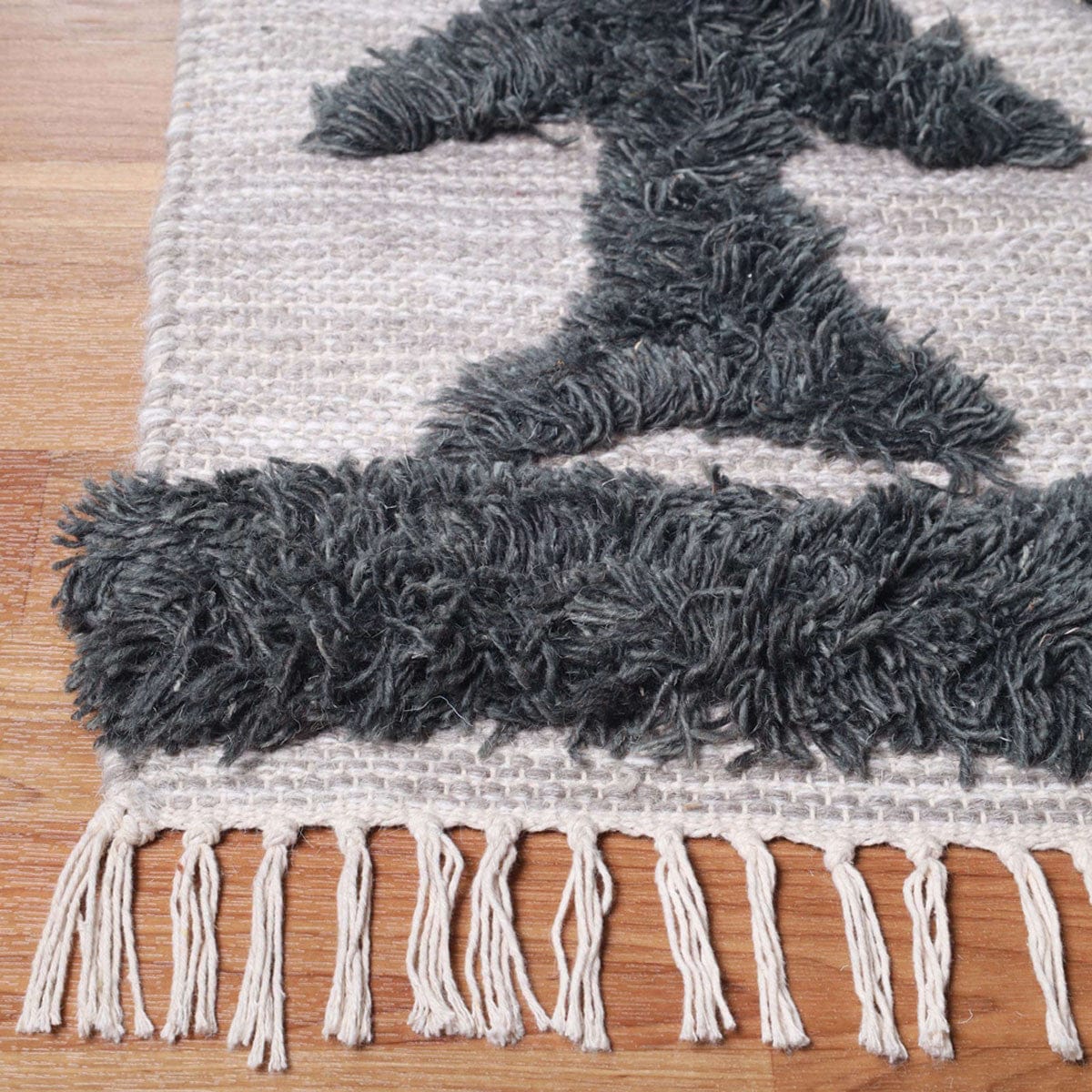 10' Ivory And Charcoal Wool Geometric Flatweave Handmade Stain Resistant Runner Rug With Fringe