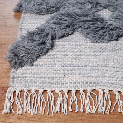 4' X 6' Silver And Grey Wool Geometric Flatweave Handmade Stain Resistant Area Rug With Fringe