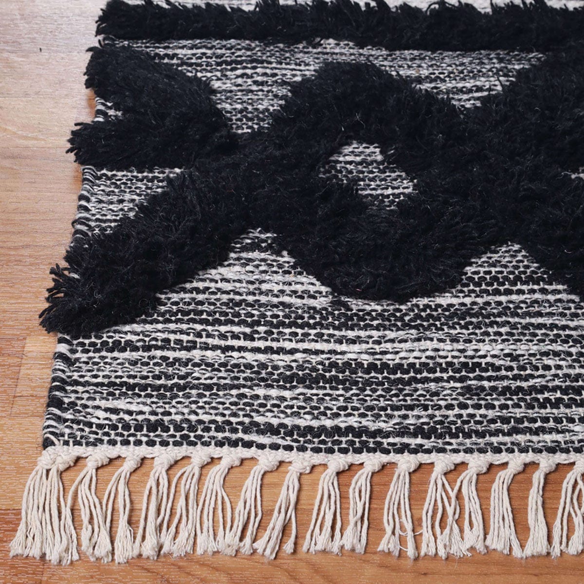 5' X 8' Black And Ivory Wool Geometric Flatweave Handmade Stain Resistant Area Rug With Fringe