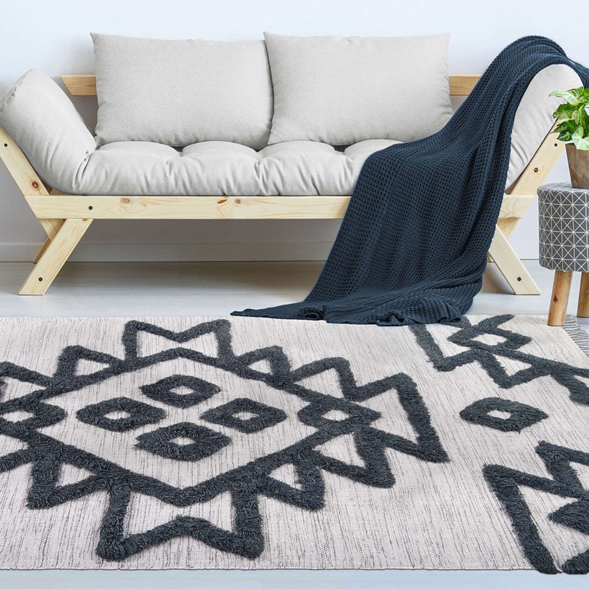 5' X 8' Ivory And Charcoal Wool Geometric Flatweave Handmade Stain Resistant Area Rug With Fringe