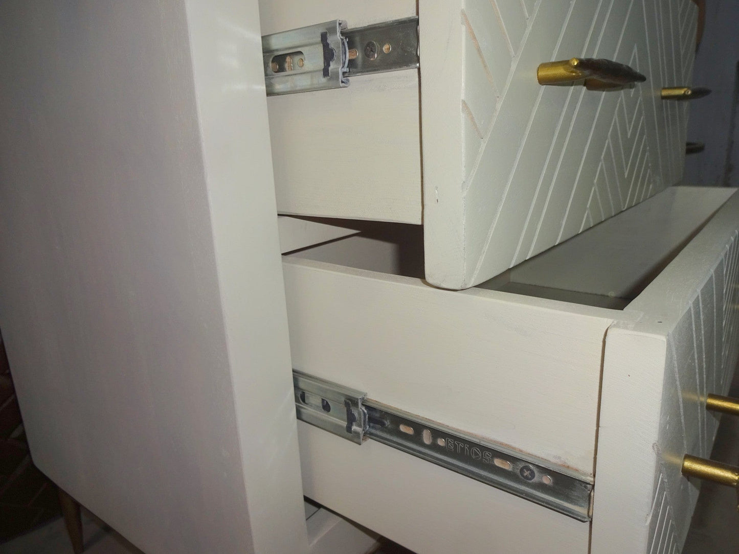 38" Ivory Solid Wood Three Drawer Standard Dresser