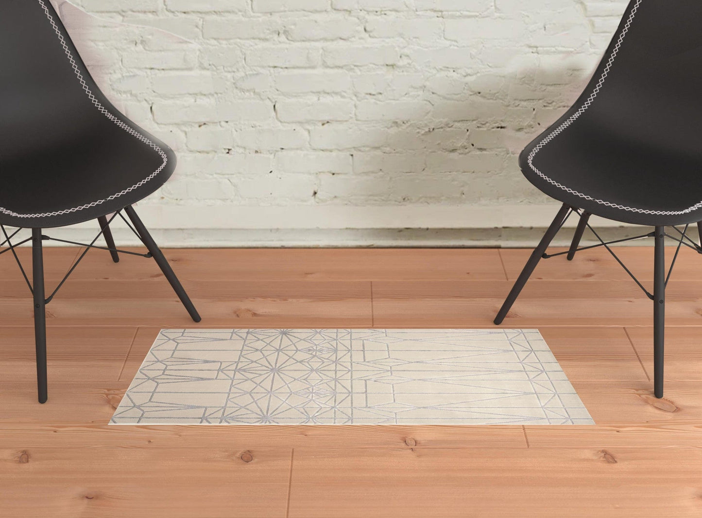 4' X 6' White Silver And Gray Geometric Area Rug
