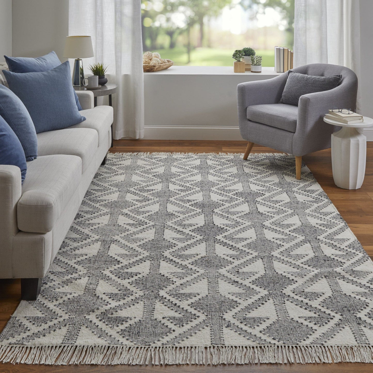5' X 8' Black Ivory And Gray Wool Geometric Dhurrie Flatweave Handmade Area Rug With Fringe