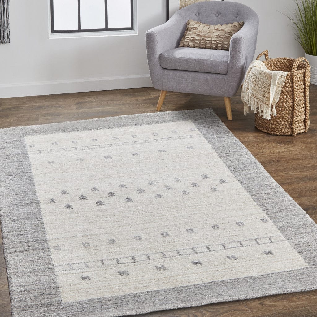 4' X 6' Ivory And Gray Wool Hand Knotted Stain Resistant Area Rug