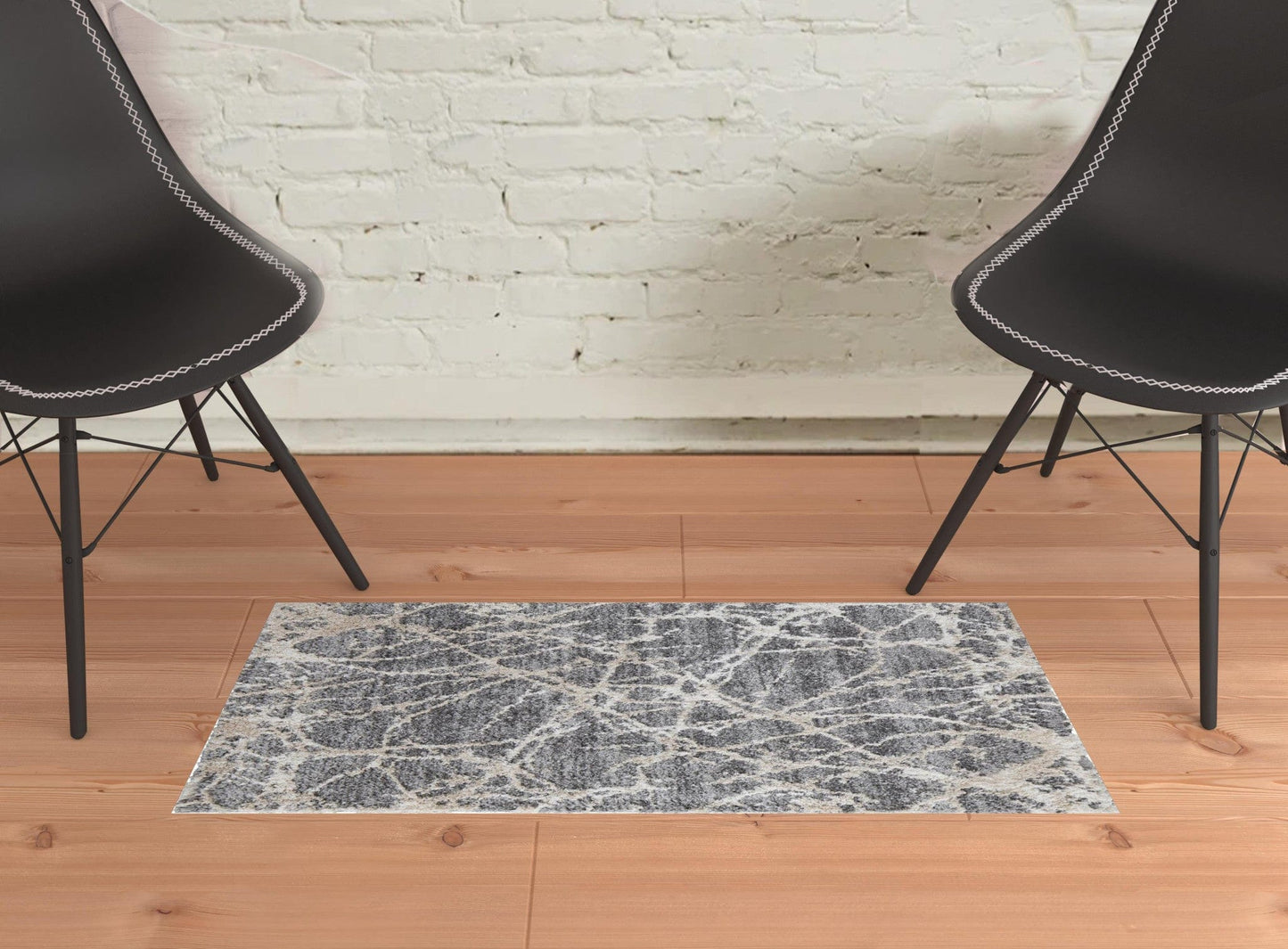 4' X 6' Gray And Ivory Abstract Power Loom Stain Resistant Area Rug
